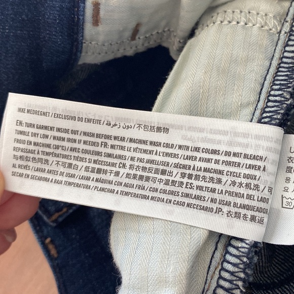 Abercrombie & Fitch Low Rise Distressed Short Size 2/26 - Picture 5 of 6